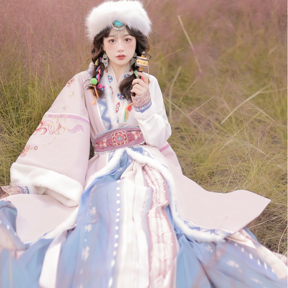 Song Dynasty Outfit Set | Top, Pleated Gradient Maxi Skirt, Lamb Wool Coat, Belt